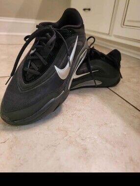 NIKE SNEAKERS